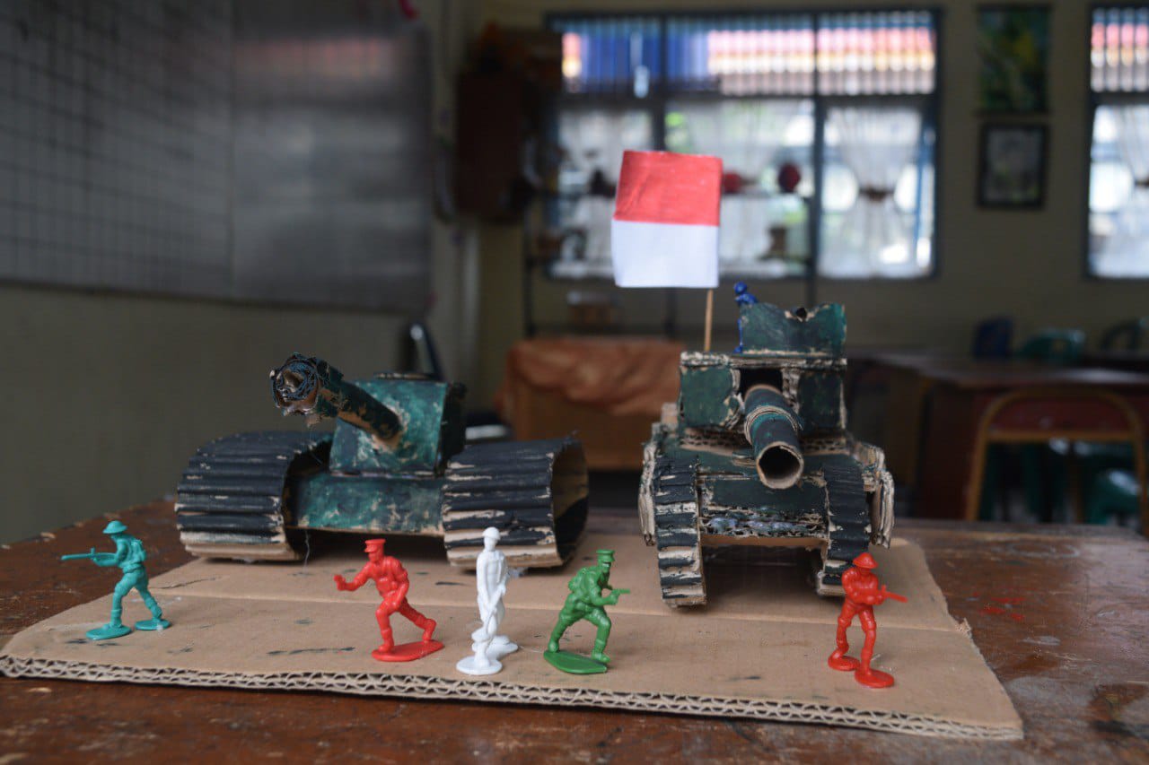Mendaur Ulang Sampah Menjadi Karya dalam Lomba Hasta Karya