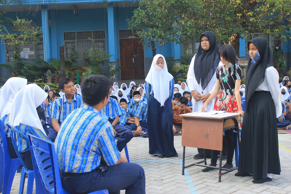 drama pembully-an disekolah oleh kelas 9.3