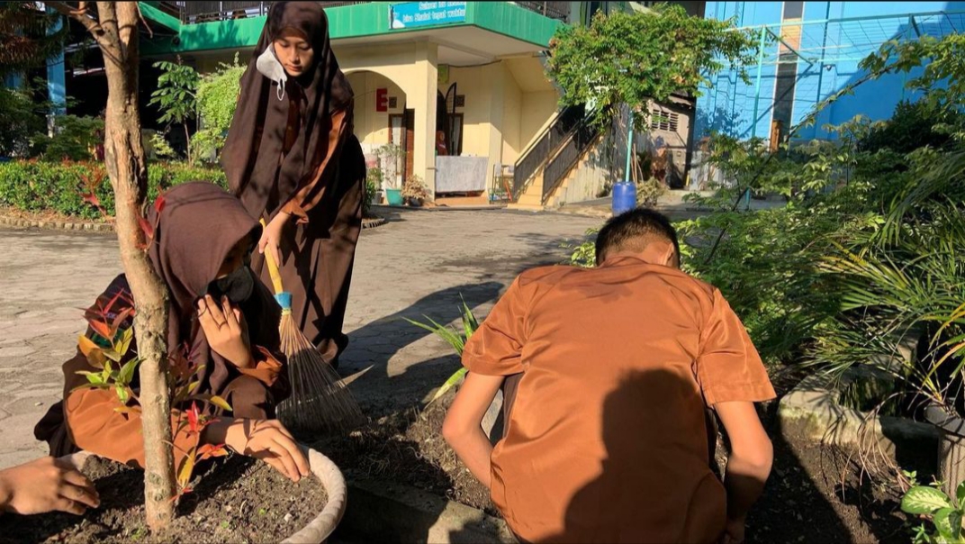 Bersama Melakukan Kegiatan Batobo di SMPN 10 Pekanbaru