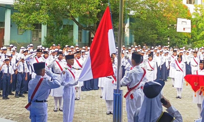 Semarak HUT ke-81 RI di SMPN 10 Pekanbaru: Dari Upacara Khidmat Hingga Panen Juara