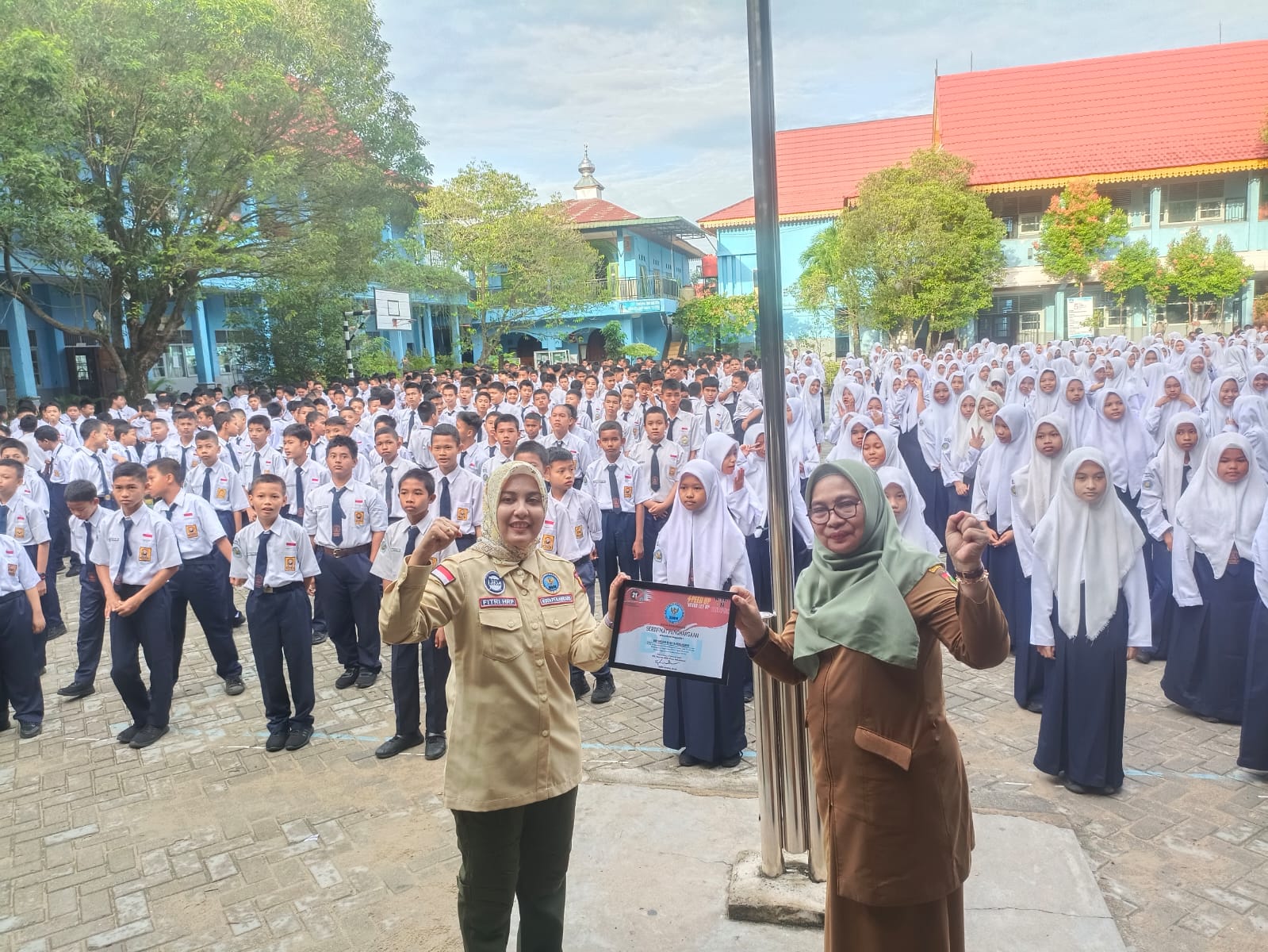 Hasil Usaha dan Kerja Keras SMPN 10 Pekanbaru Berhasil Menyanyikan Mars BNN 
