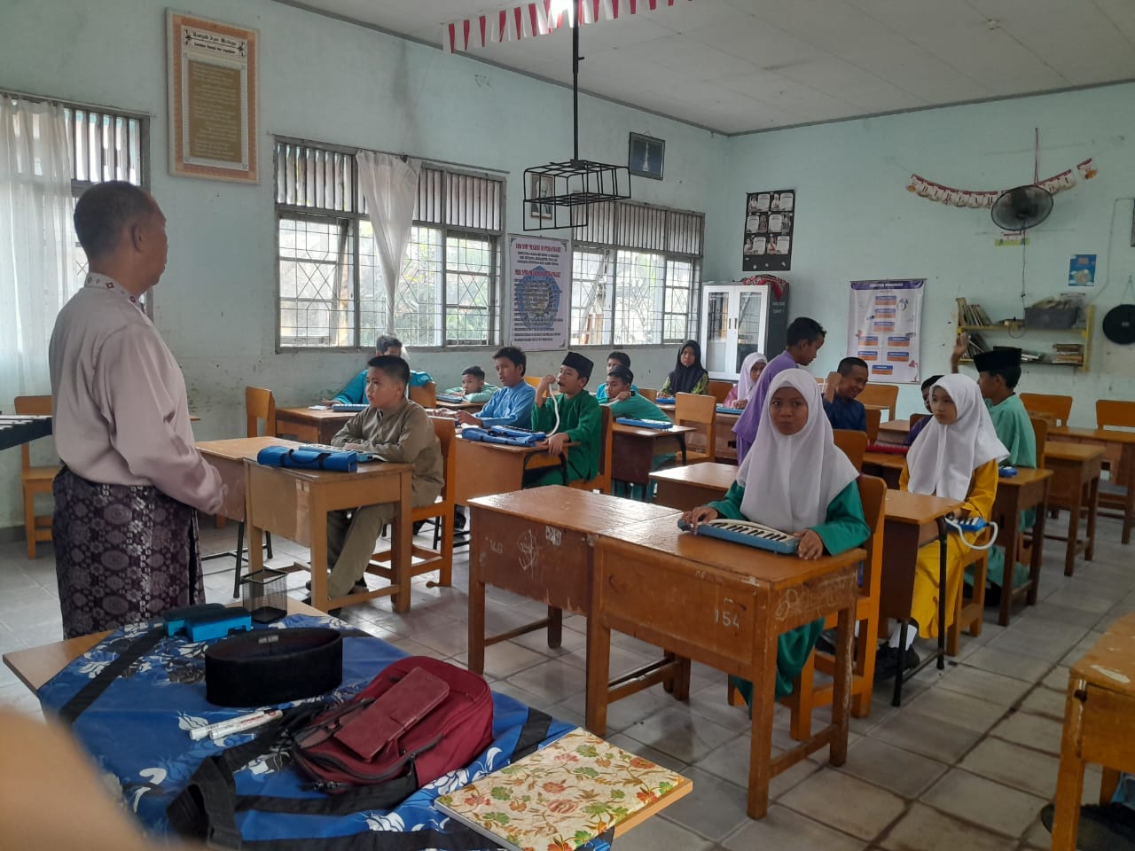 Ekskul Drumband SMPN 10 Pekanbaru Jadi Wadah Pengembangan Bakat Musik Siswa